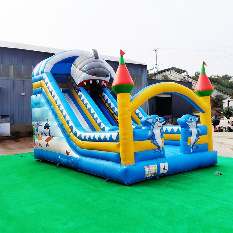 زحليقة قابلة للنفخ صغيرة قابلة - مراجعة Kids Outdoor Slide وسعره